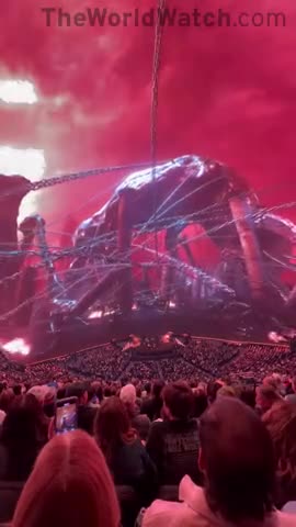 Country star Zac Brown accused of exposing thousands