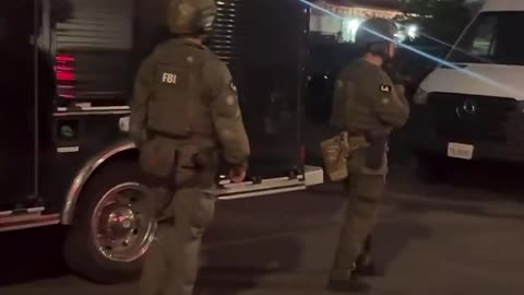 FBI agents taunted by protesters. The protesters don’t know the difference between ICE and FBI.