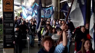 Protest at Buenos Aires airport over regulations and wage delays