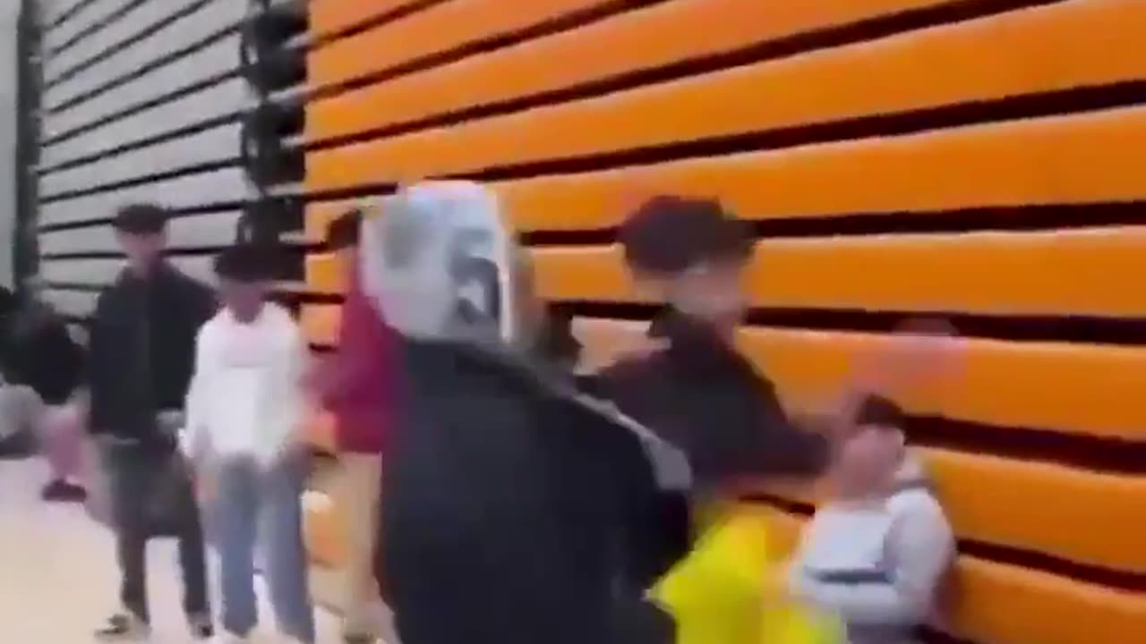 High Schoolers Beating The Crap Out Of Eachother