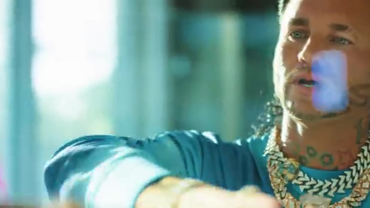 RiFF RAFF - FOREiGN LAND (OFFICIAL MUSIC VIDEO)