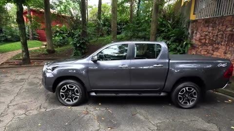 The NEW Toyota Hilux Review - Why Is the most loved pikup in the world