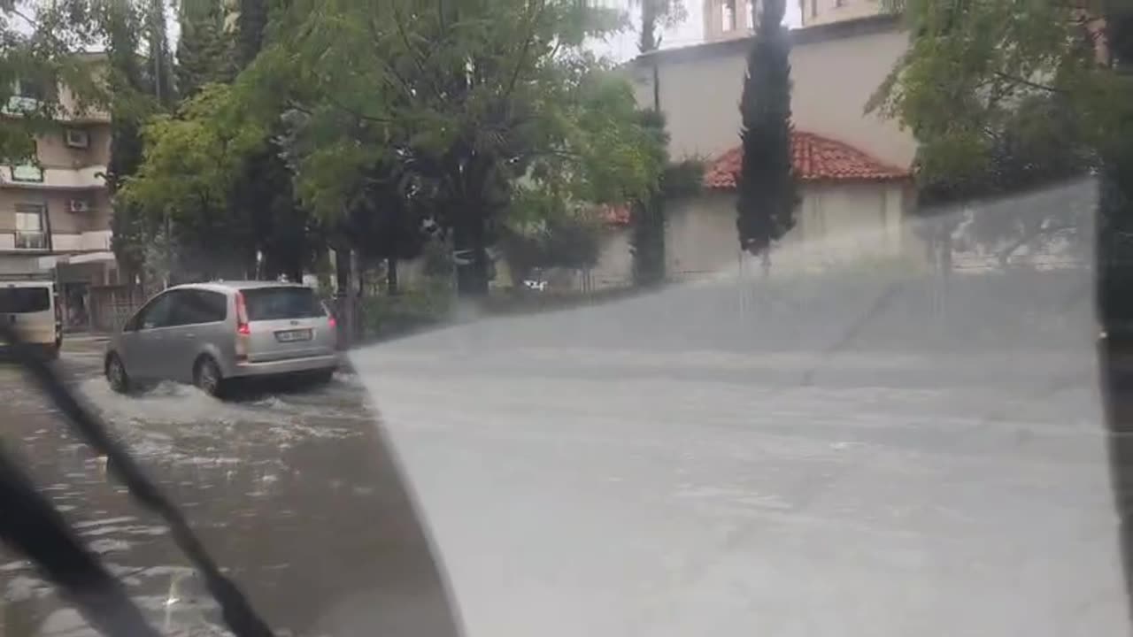 Lagje e rrugë të përmbytura sërish në Vlorë