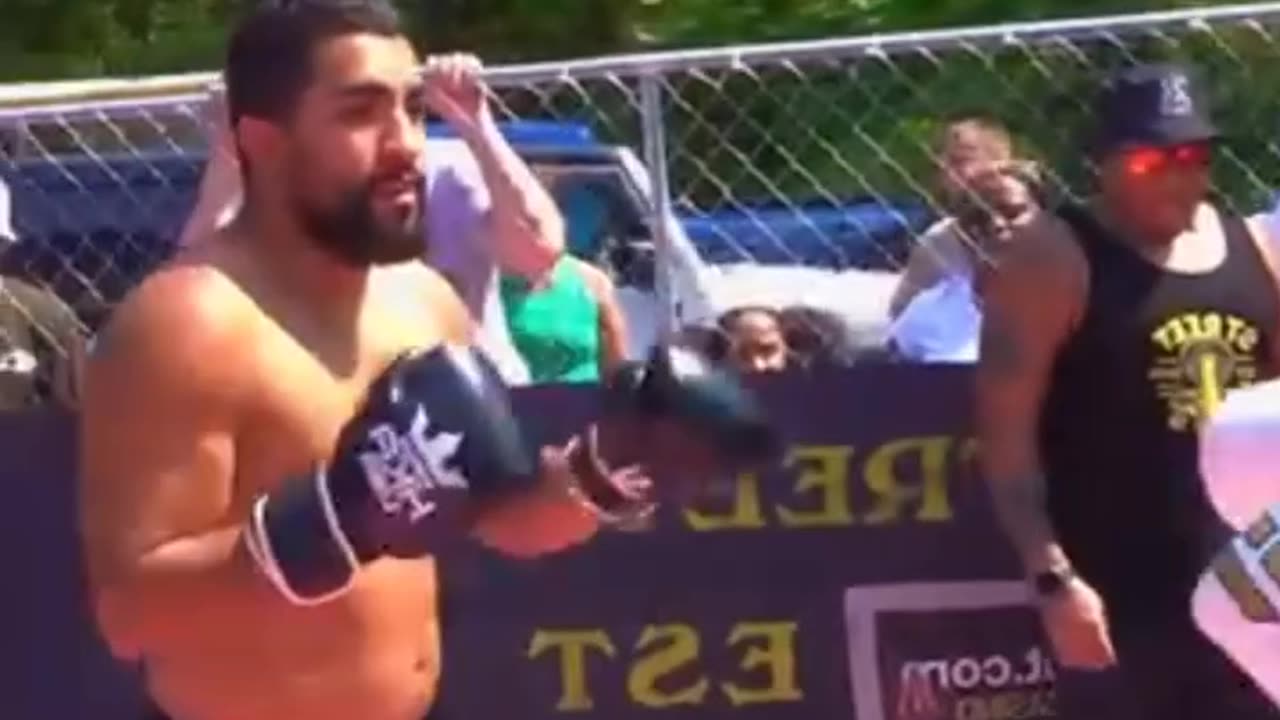 Pro BOXER Gets Exposed 🤯🙈 #boxing #fight #fighter