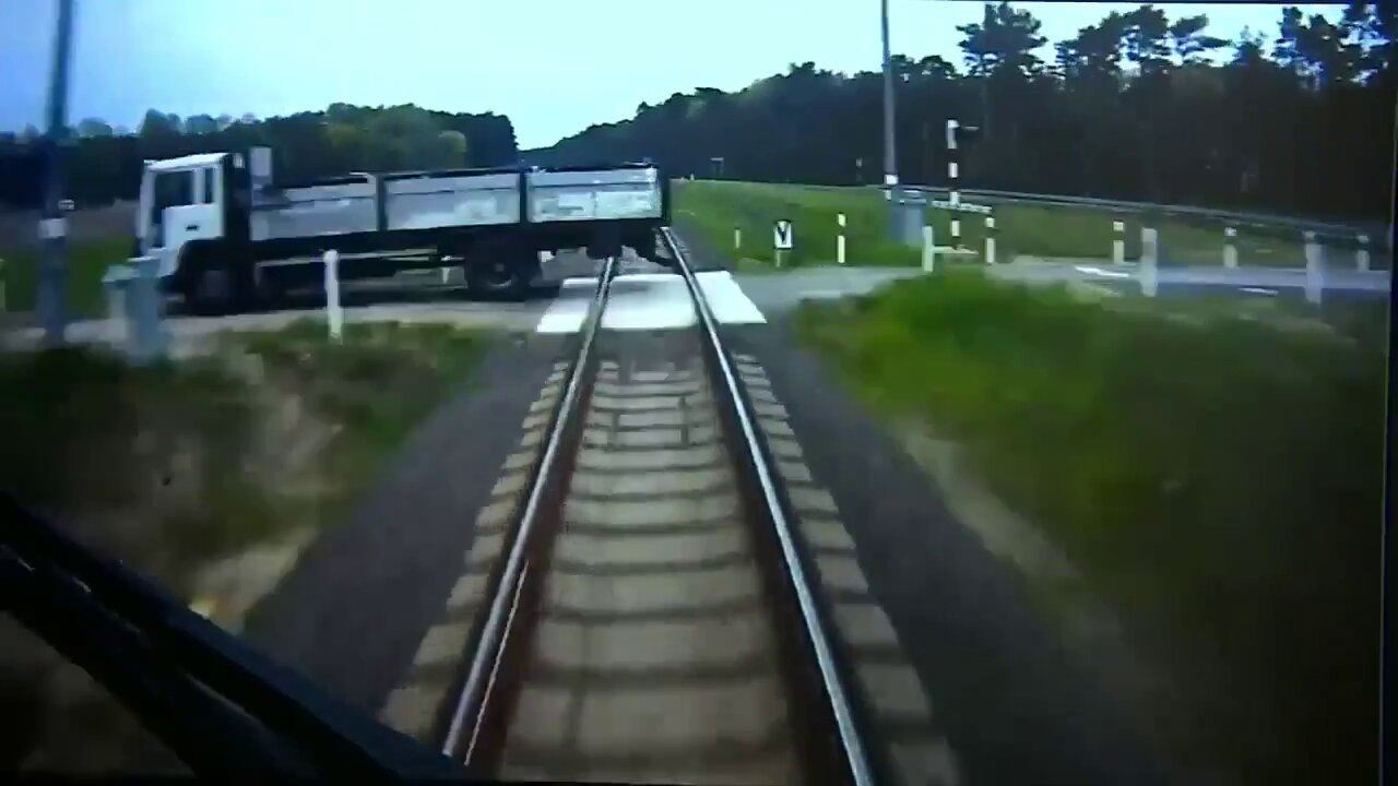 Train driver in Poland rushes to warn passengers seconds before crash into a lorry.