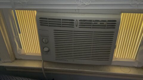 Frigidaire Air Conditioner (5,000 BTU 115 Volt Window Mounted) (Model Might Not Be Accurate)