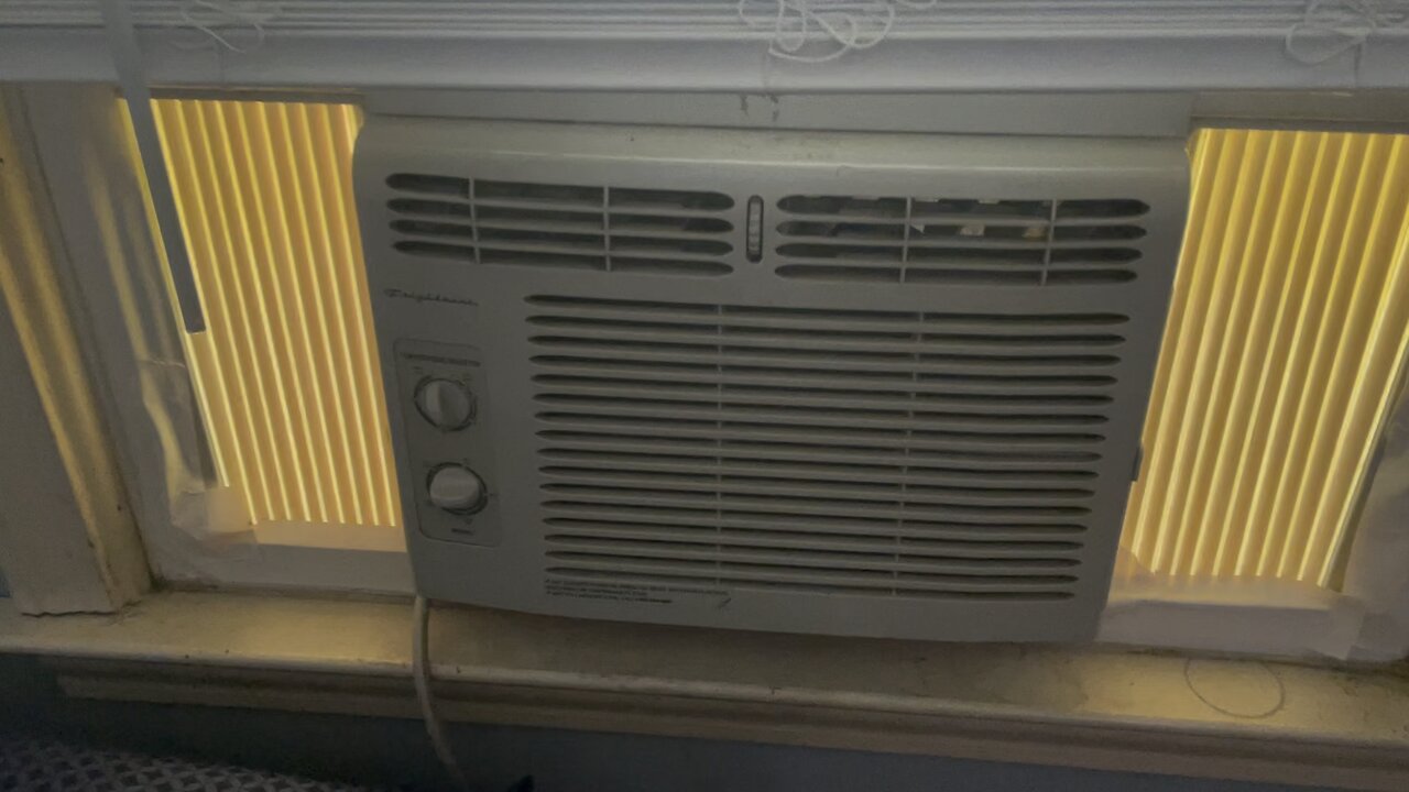 Frigidaire Air Conditioner (5,000 BTU 115 Volt Window Mounted) (Model Might Not Be Accurate)