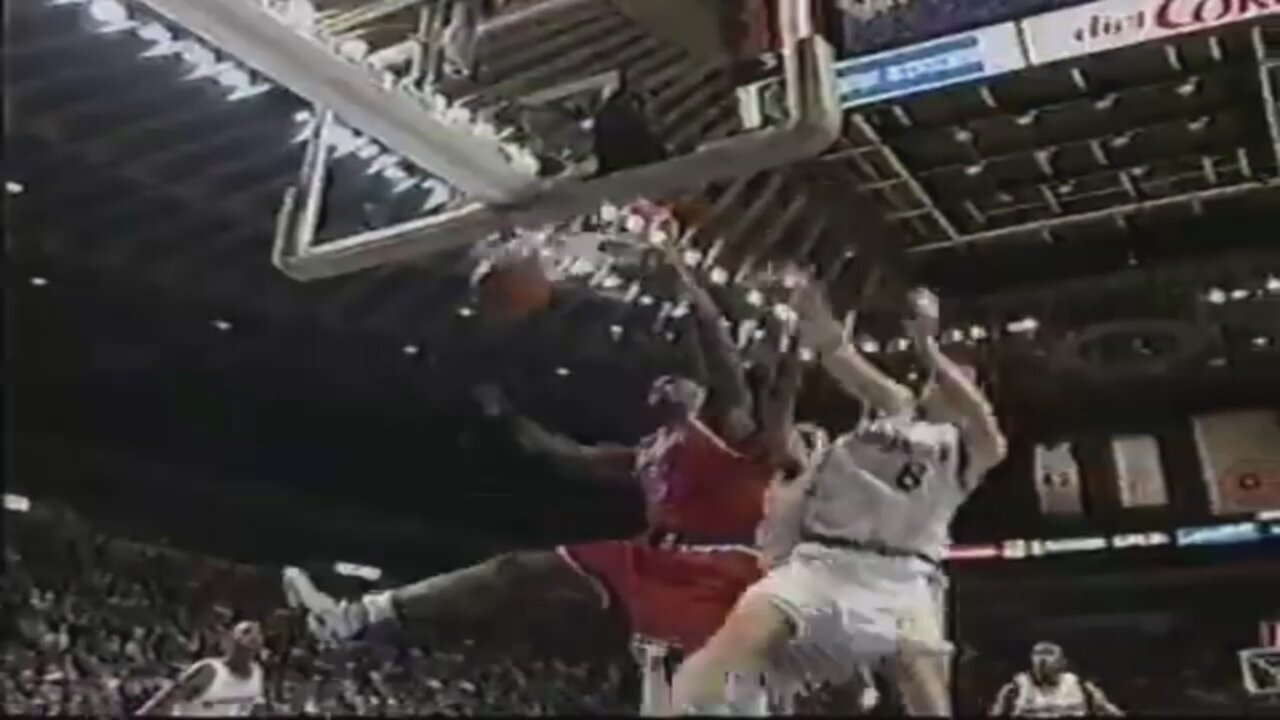 Chris Webber 14 Points 3 Ast 3 Stl @ Warriors, 1994-95.