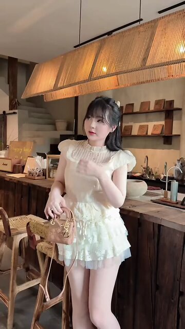 cô bé mang tên Em