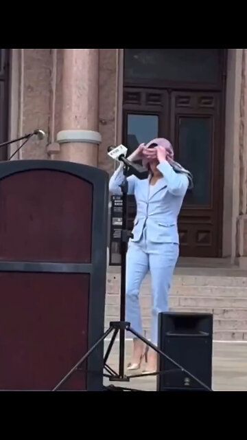 Texas, things are hitting up, Christian woman, protesting, Muslims. If you want stop this before it starts will end up like Great Britain