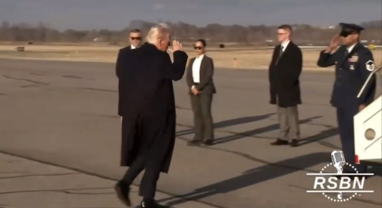 TRUMP❤️🇺🇸🥇🪽🕺DEPARTS FOR PHILADELPHIA🤍🇺🇸🏅🪽🤼‍♂️ON AIR FORCE ONE💙🇺🇸🏅🛫🛣️⭐️