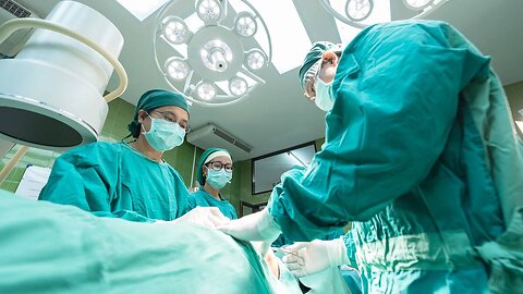 Medico denuncia operazioni non necessarie.
