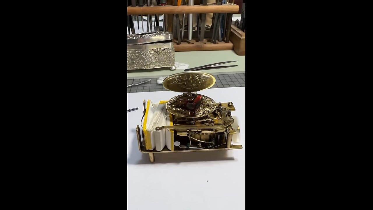 Karl Griesbaum’s singing bird boxes, made since 1905