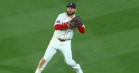Wilyer Abreu le dijo "tóquese" a Nick Loftin