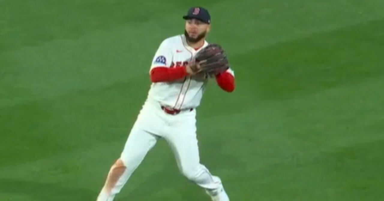 Wilyer Abreu le dijo "tóquese" a Nick Loftin