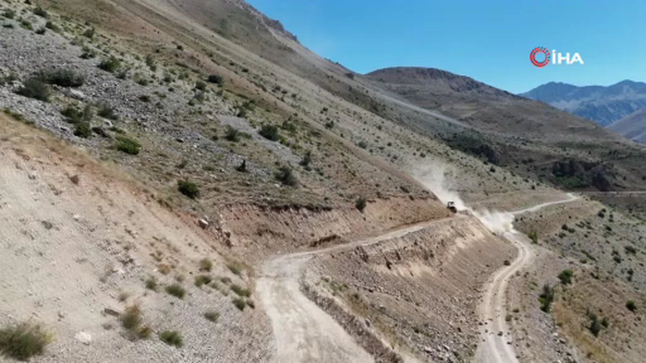 Yaylada üretilen tonlarca Tulum Peyniri at sırtında değil yeni yapılan yolla şehre ulaştırılacak