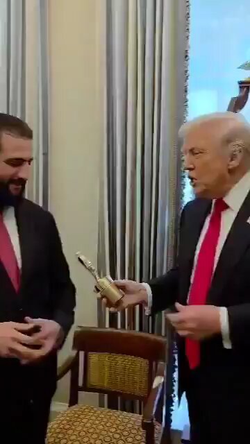 Trump gives Jolani (alqueda/ isis) perfume 🤷‍♂️