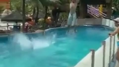 😂💦 Non-Swimmer at a Waterpark? Disaster! | FunFM