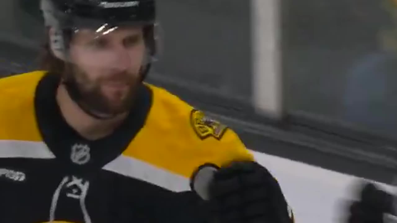 Boston Bruins - Pav got it started 🚨