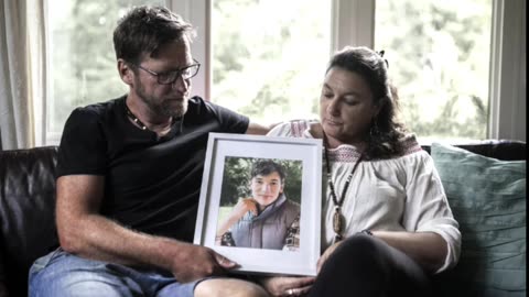 Ontario couple whose teenage son died after 8-hour wait in ER calls for law reform