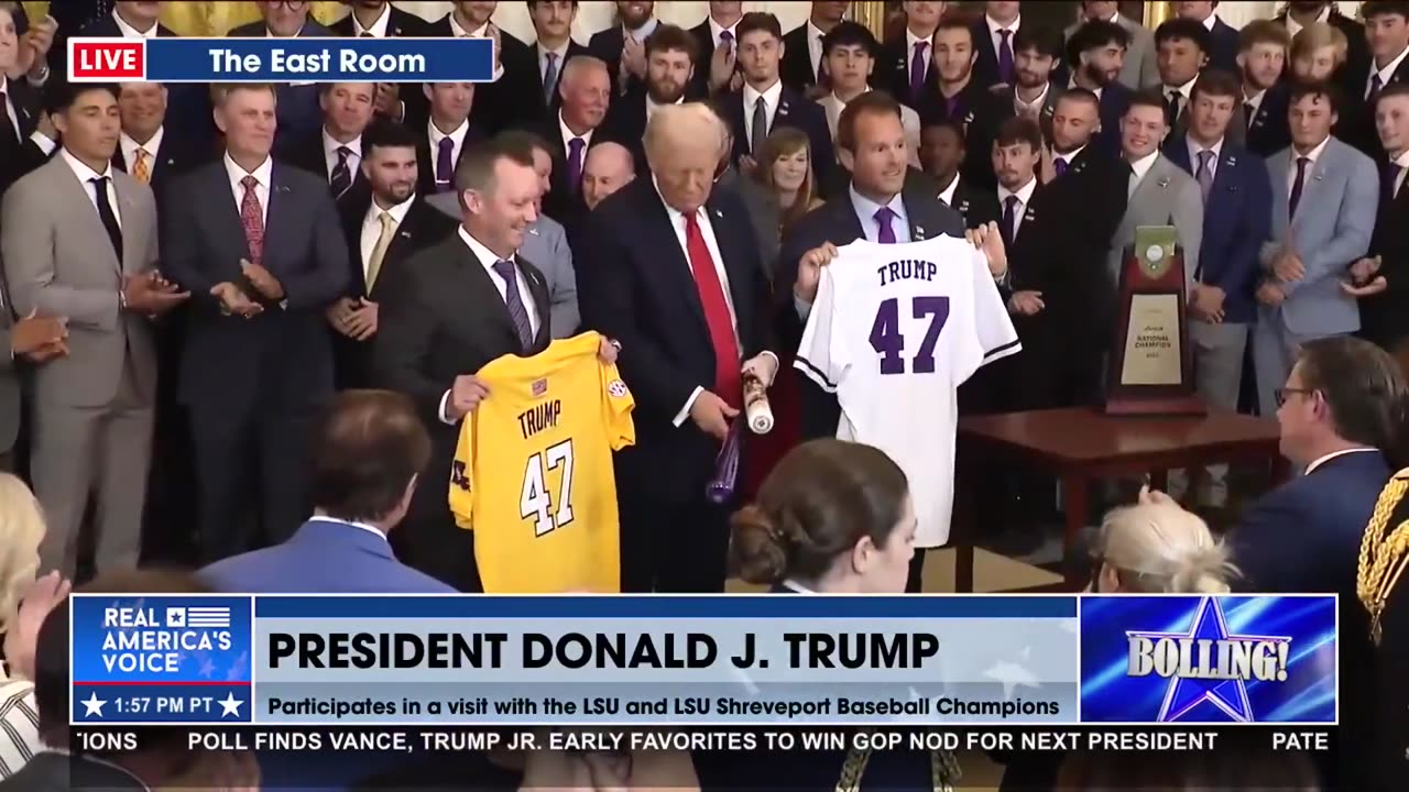 LSU AND LSU SHREVEPORT PRESENT GIFTS TO POTUS