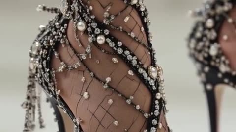 Lady heel