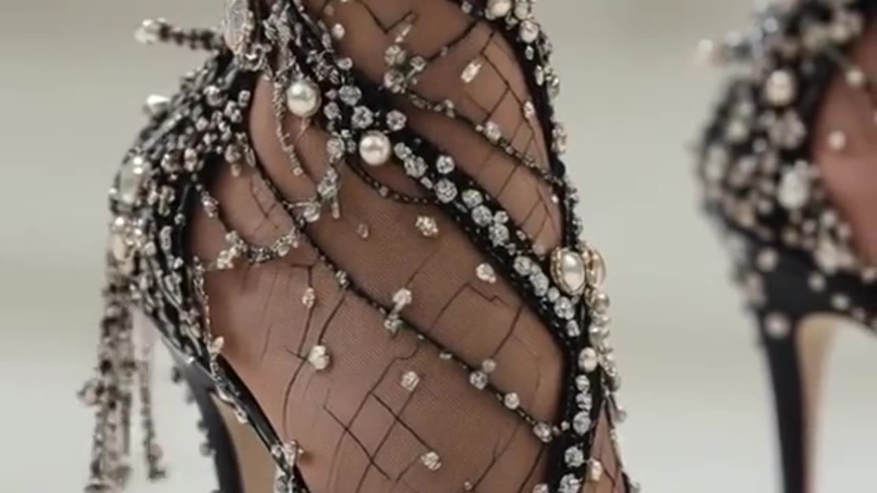 Lady heel