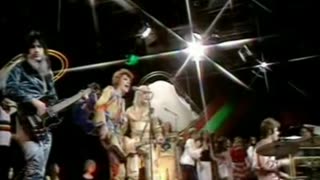 Portrait Format David Bowie Performs Starman Live in 1972 • A Star Is Revealed