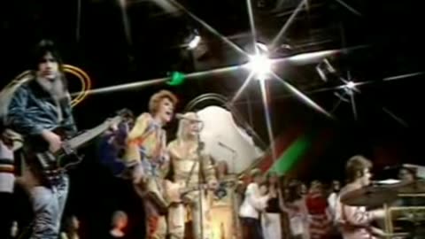 Portrait Format David Bowie Performs Starman Live in 1972 • A Star Is Revealed