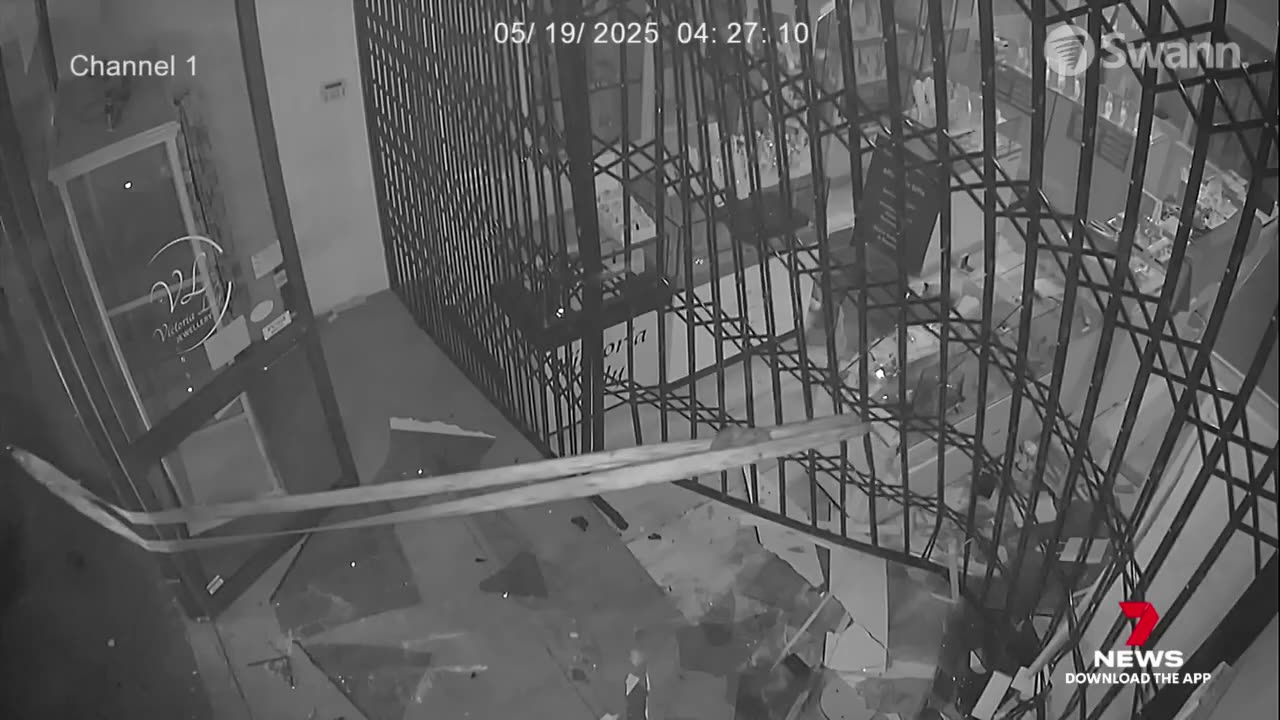 Ram raiders hit another second-hand designer store in Melbourne’s Bayside area - 7NEWS Australia