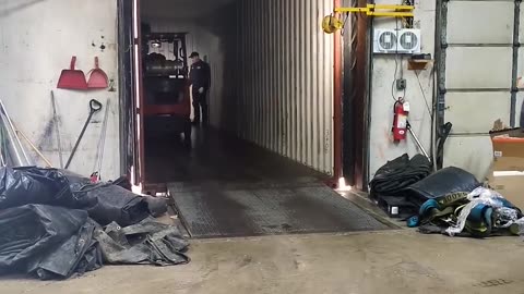 So that's how it's done #reallifetruckers #ourtruckinglife #truckdriving #funny #truckinlifestyle