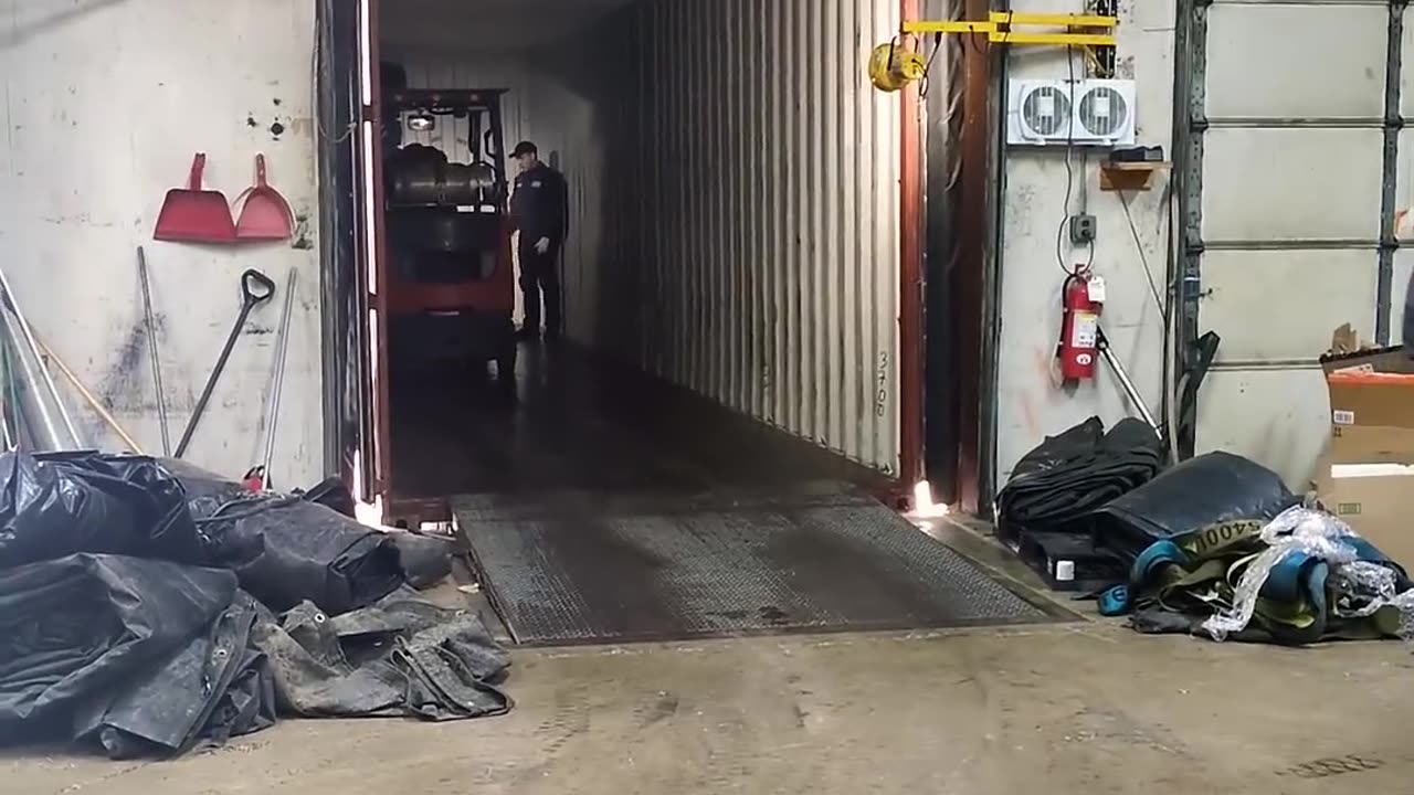 So that's how it's done #reallifetruckers #ourtruckinglife #truckdriving #funny #truckinlifestyle