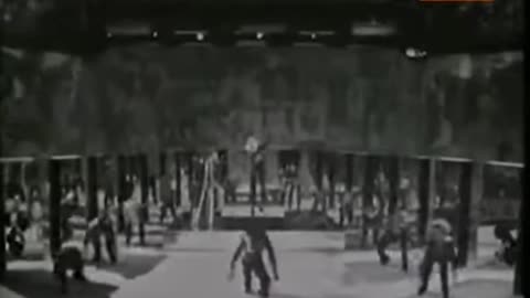 😂🎵 Italian Singer's 1972 Gibberish Song | FunFM