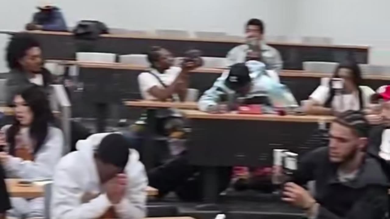 Kai Cenat walks in on India Love's prayer at Streamer University