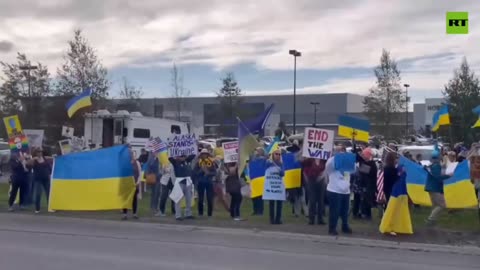 Alaska Zelensky rent-a-mob swing at Trump & Putin peace talks...