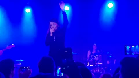 Lacey Sturm-Fully Alive (Flyleaf song) (live in Phoenix, Arizona)