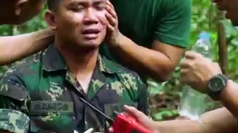 Must Watch: When a soldier was injured,all the soldiers started helping him! #ar