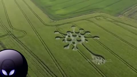 🌾 New crop circle Wiltshire UK looks like a virus. Uploaded by YouTuber AlienTeam10 on 30 May 2020 |