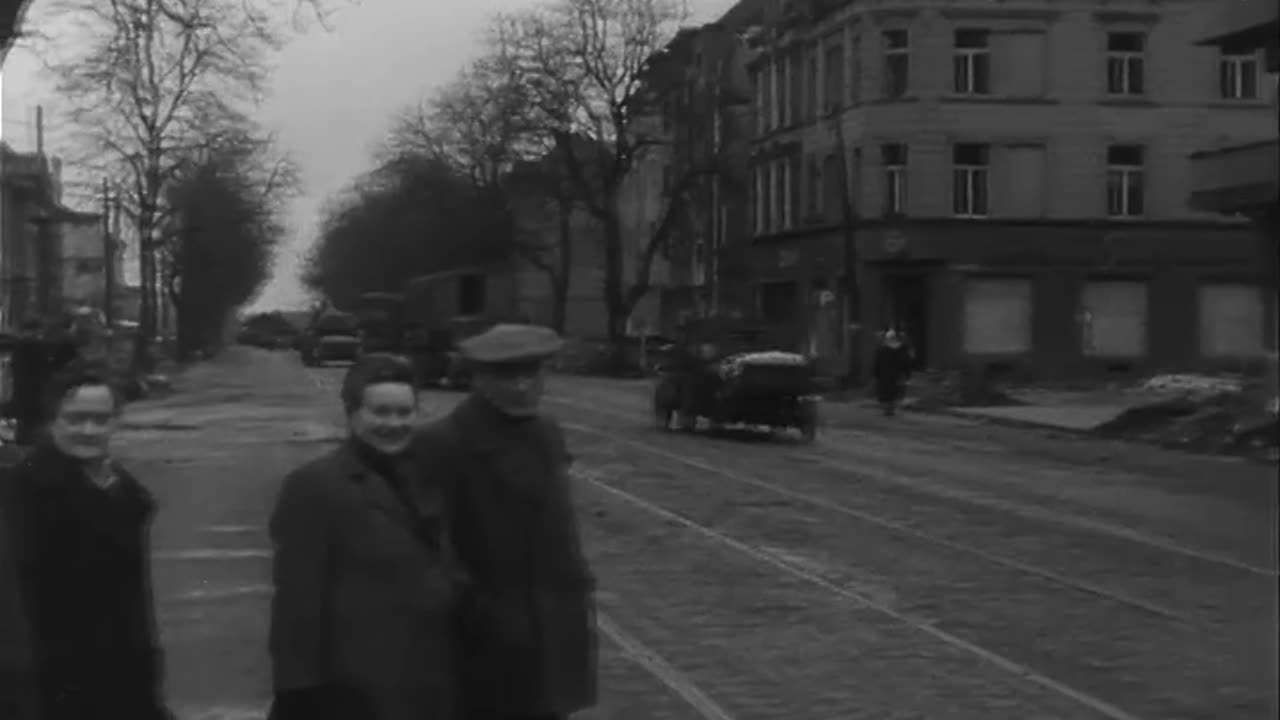 104TH INFANTRY ADVA... - 104TH INFANTRY ADVANCE INTO COLOGNE, GERMANY ; 5TH ARMORED D - 111-adc-3535