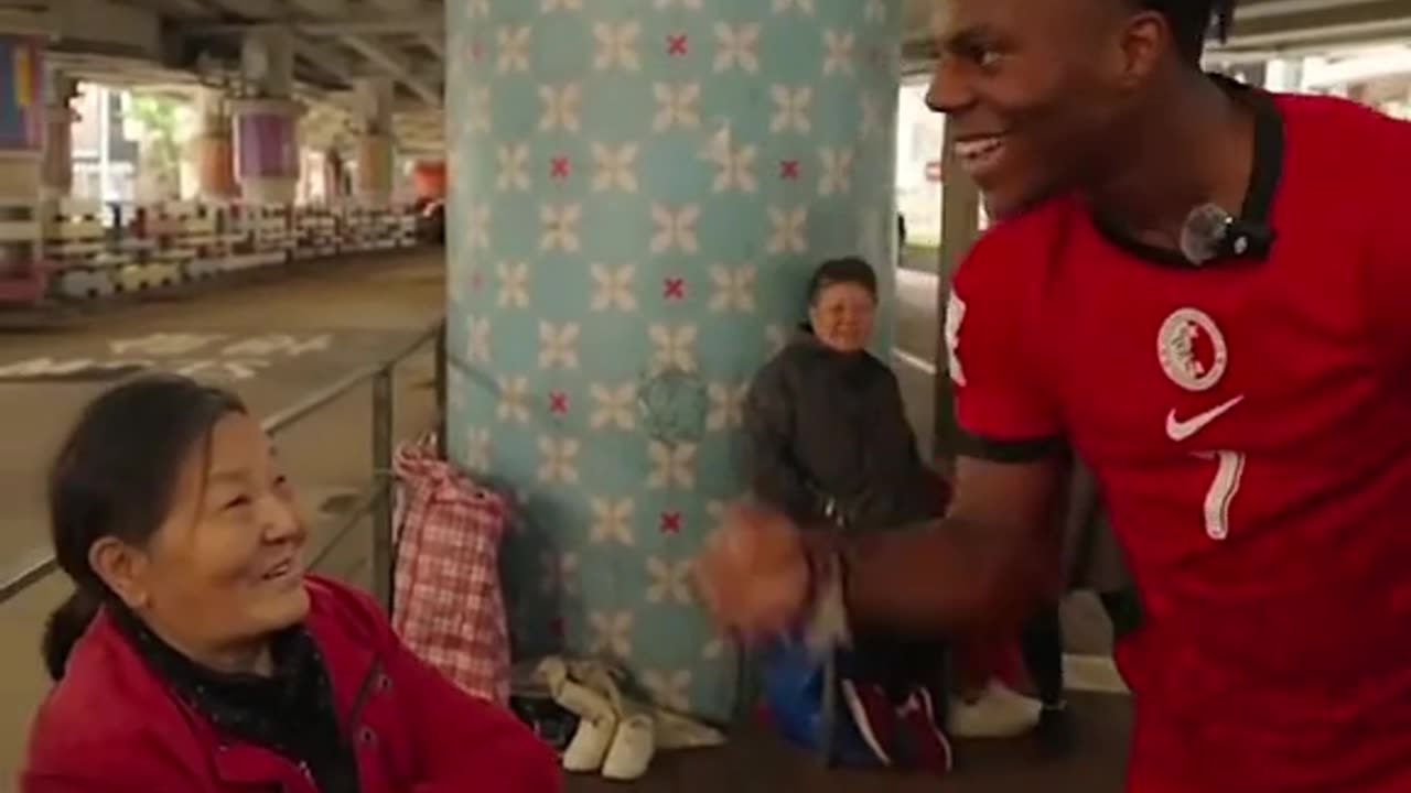 IShowSpeed meets locals in Hong Kong and they really liked his hair 😭❤️🩹 #ishowspeed