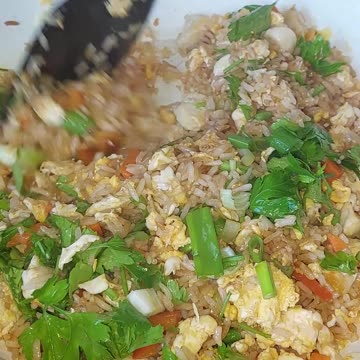 Egg Chicken Rice! 🍗🌽 #3Threeeggs #3eggs #PanlasangPinoy #MadiskartengNanay #streetfood #FriedRice