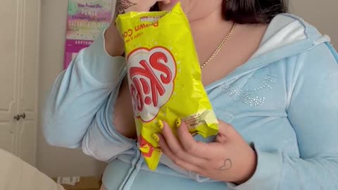 Most Beautiful BBW Eating Chips