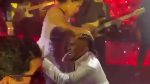 Tildan de ‘vulgar’ a Luis Díaz y sus hermanos por sensual baile en su boda