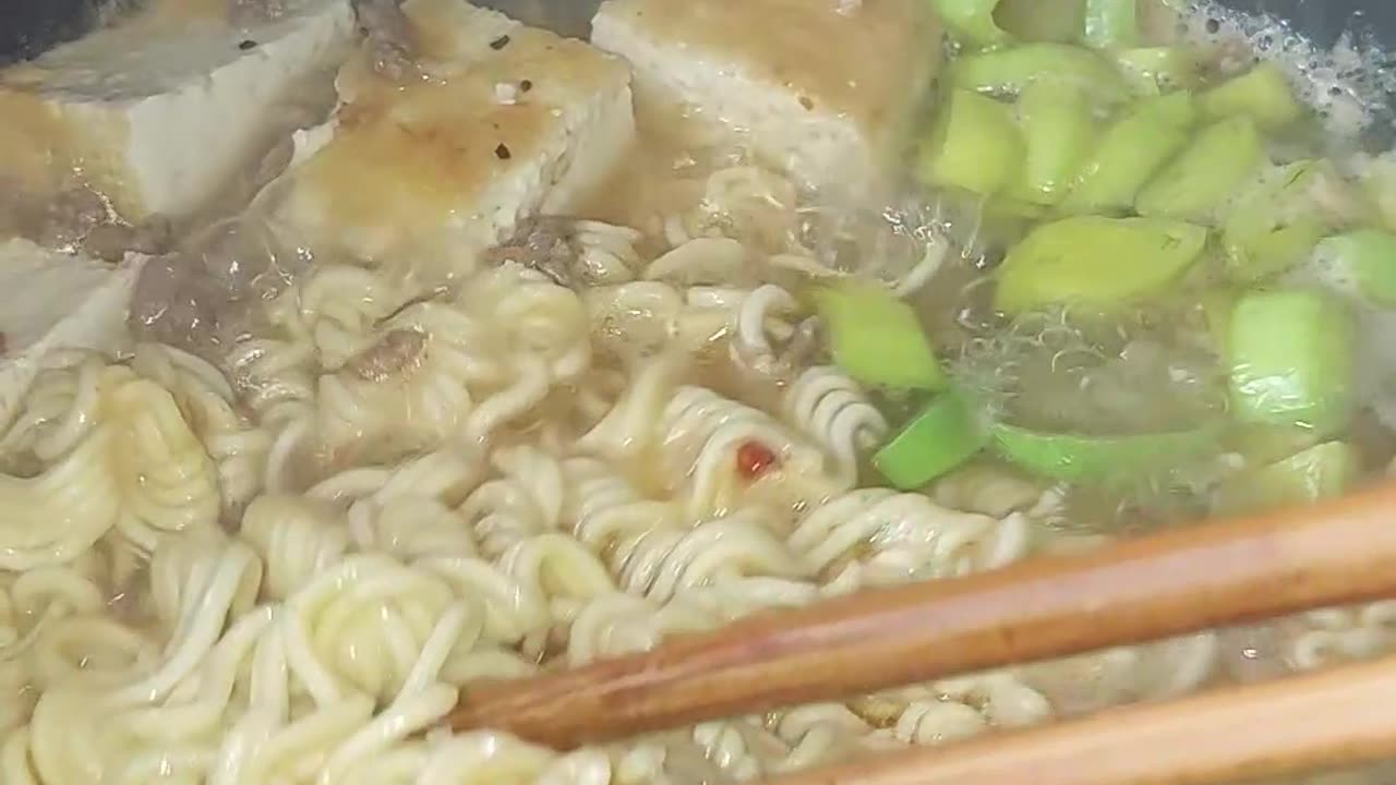 Super Easy 5 Minutes Instant Noodles #cooking #food #comfortfood