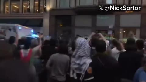 💥And now we have the uprising in Chicago... Bomb Squad deployed