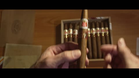 Cuban cigars Hoyo de Monterey LCDH unboxing