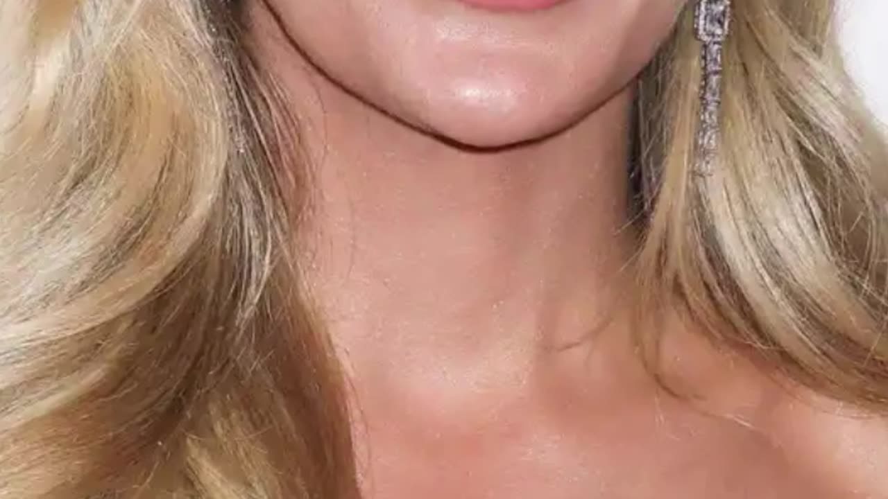 Carrie Underwood Grows Pink Lemonade Blueberries and Fans Are Loving It! - WorldEye