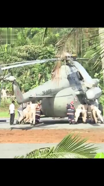 A helicopter carrying the Indian President got stuck on new asphalt