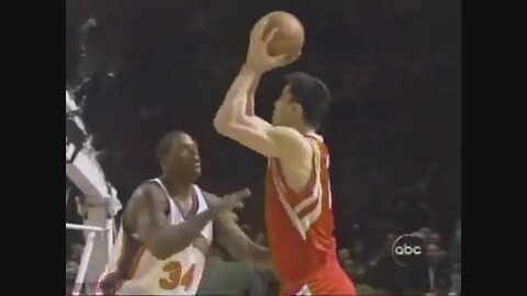 NBA Duels: Yao Ming 15 Pts Vs. Eddy Curry 15 Pts, 2005-06.
