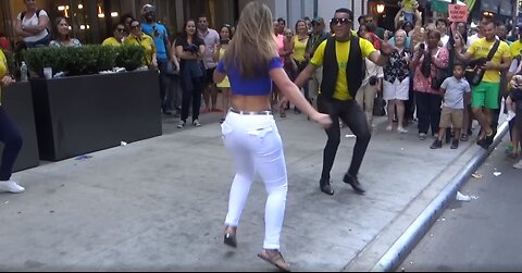 A Brazilian woman is dancing a street samba at a cultural carnival party in New York [Flokossama]